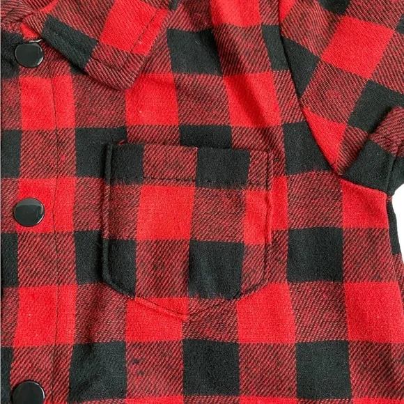 0-3 month Plaid Romper Red And Black Cotton Blend. Snap Closure - Picture 4 of 7
